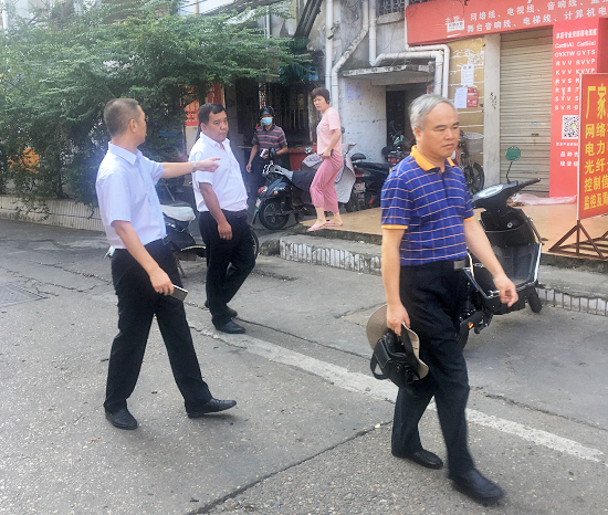 戴豪贛督導(dǎo)長鴻物業(yè)文明創(chuàng)建、疫情防控及安全生產(chǎn)工作